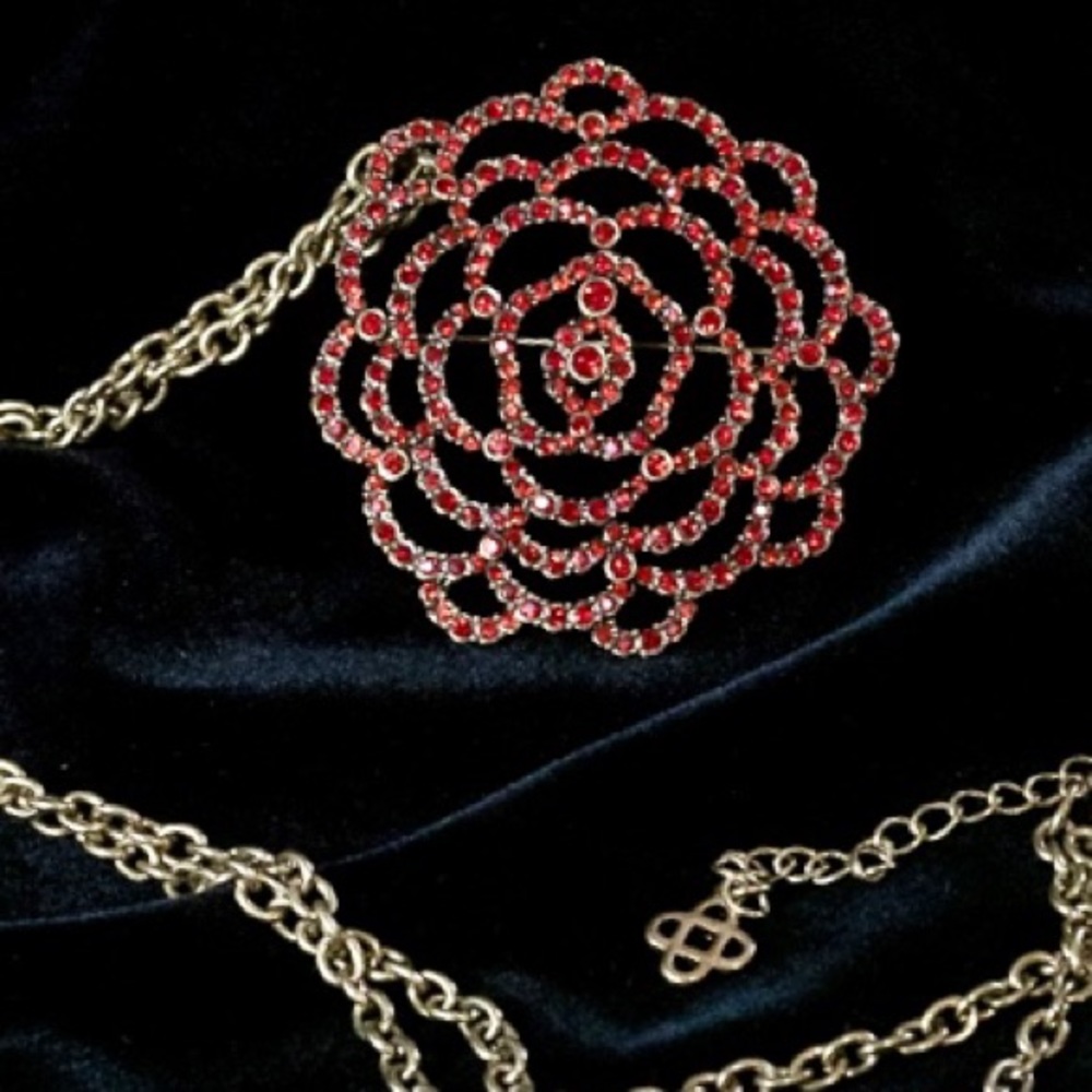 Red crystal rose pendant/pin